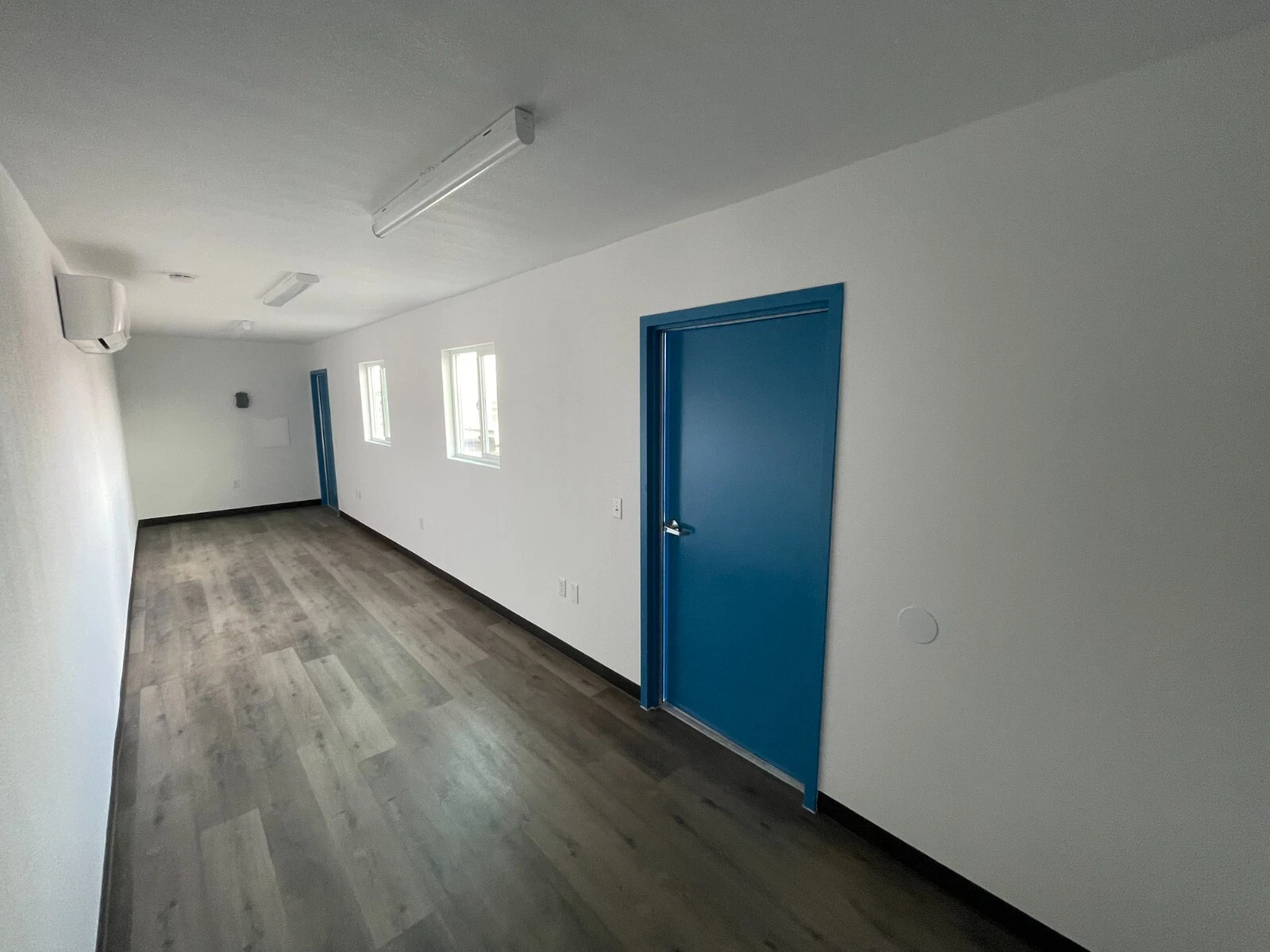 40ft Shipping Container Office with Restroom and HVAC System - Image 4